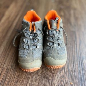 Kids Merrel Hiking Boots sz 2